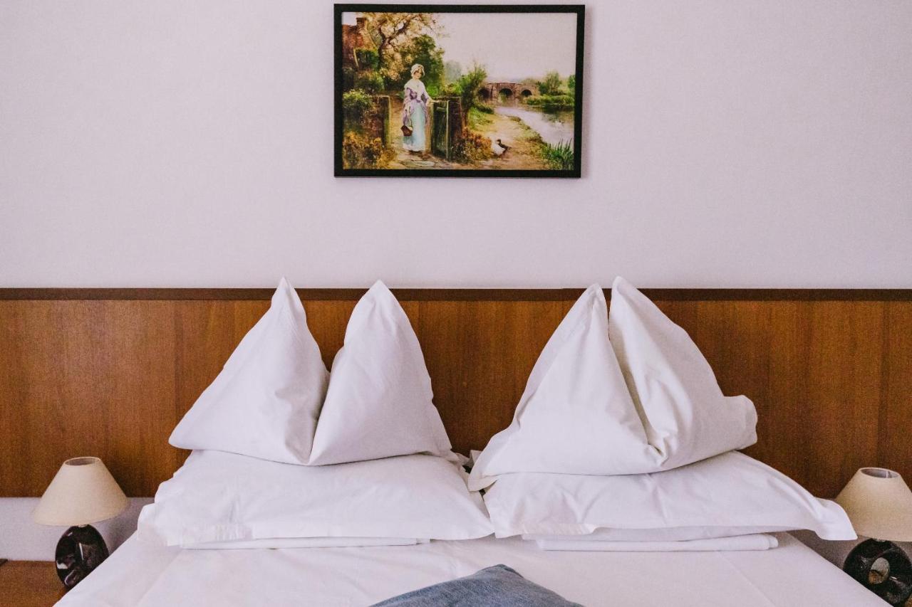 Hotel Condor Mamaja Zewnętrze zdjęcie