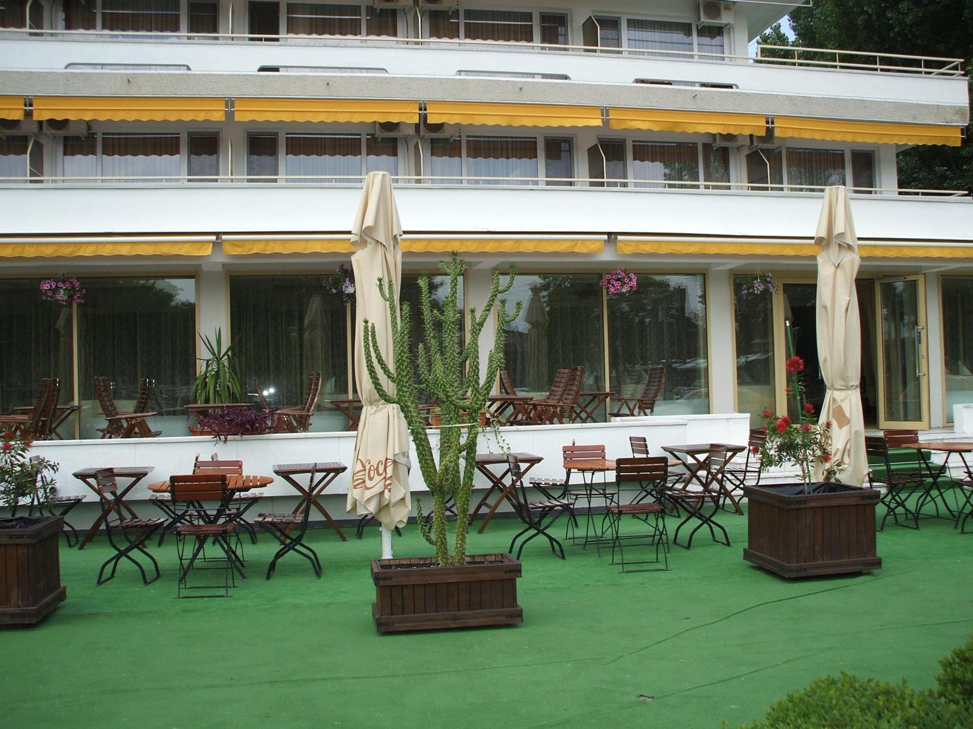 Hotel Condor Mamaja Zewnętrze zdjęcie